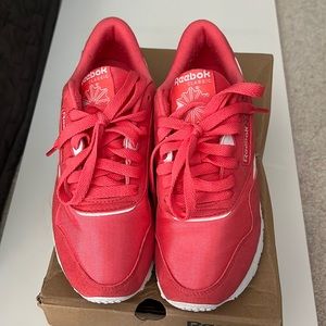 Women Nylon Reebok Classic in Coral - worn once size 5